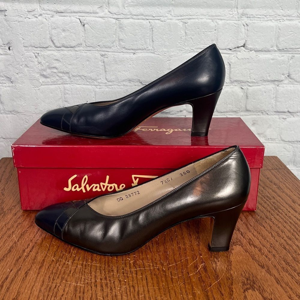 Salvatore Ferragamo 7.5 C Unique Navy & Silver Leather heels with woven toe